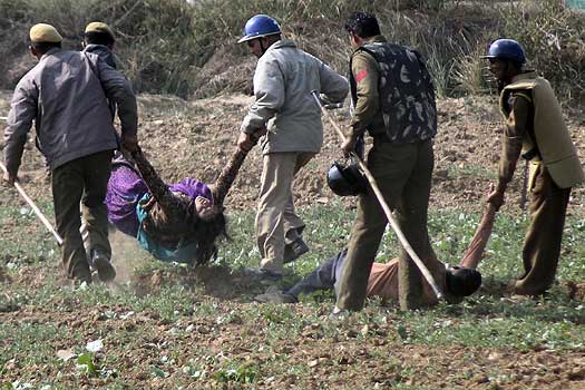 Brutal Police Action (Unseen Footage) – Satlok Ashram Barwala Episode Nov 2014